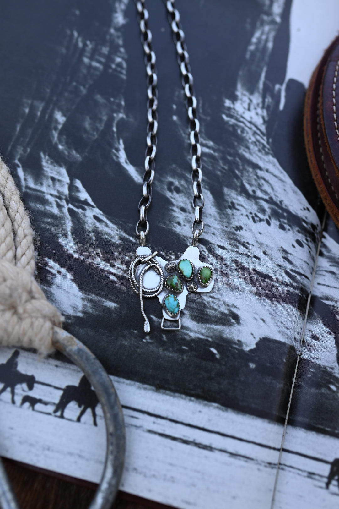 Saddle necklace chunky chain