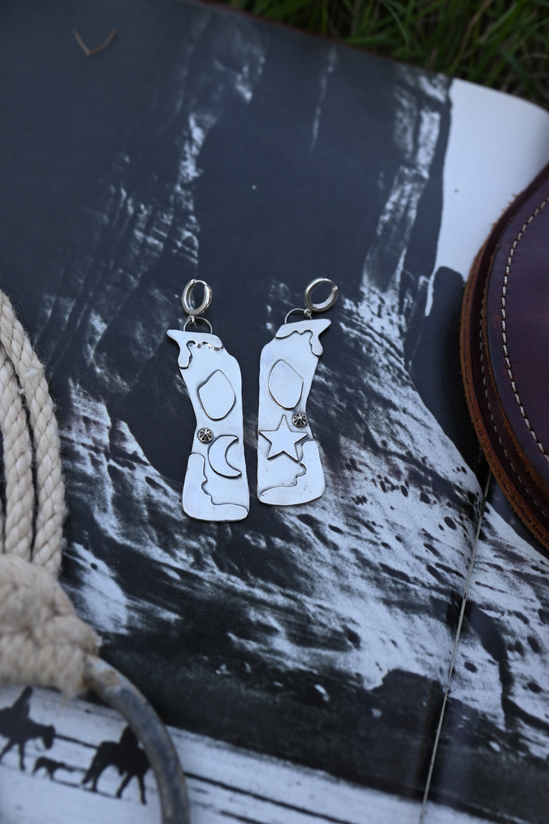 DAYDREAMIN LEGGIN EARRINGS 🌙⭐️