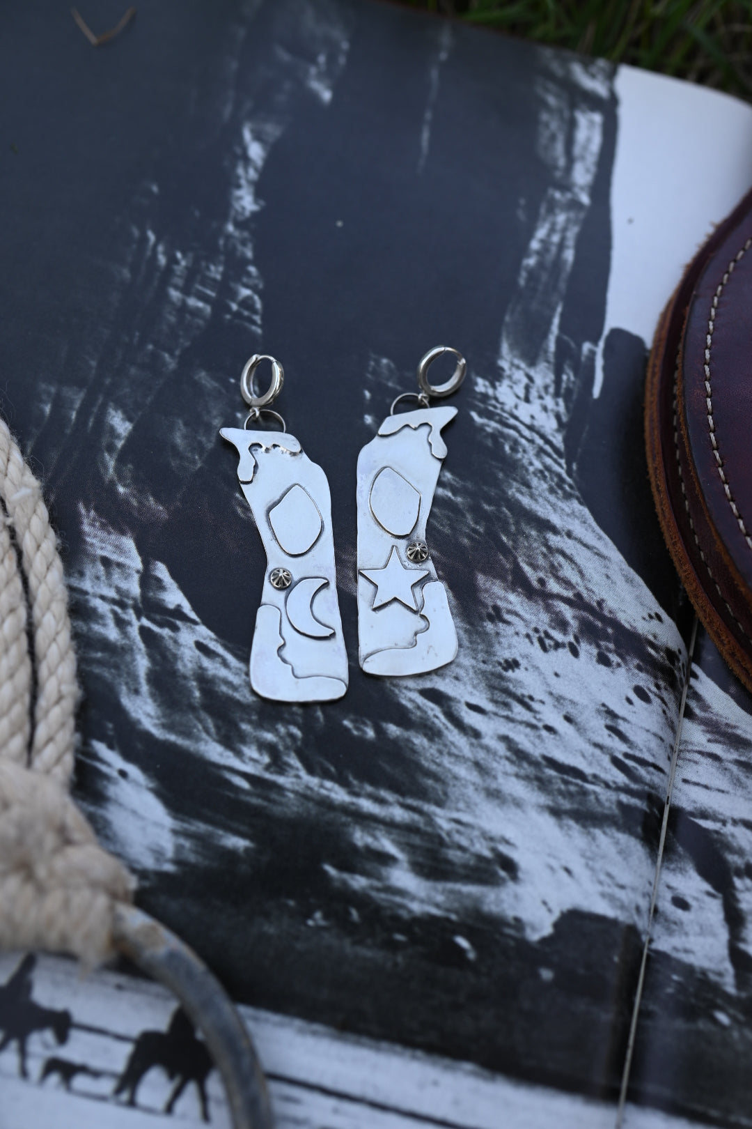 DAYDREAMIN LEGGIN EARRINGS 🌙⭐️