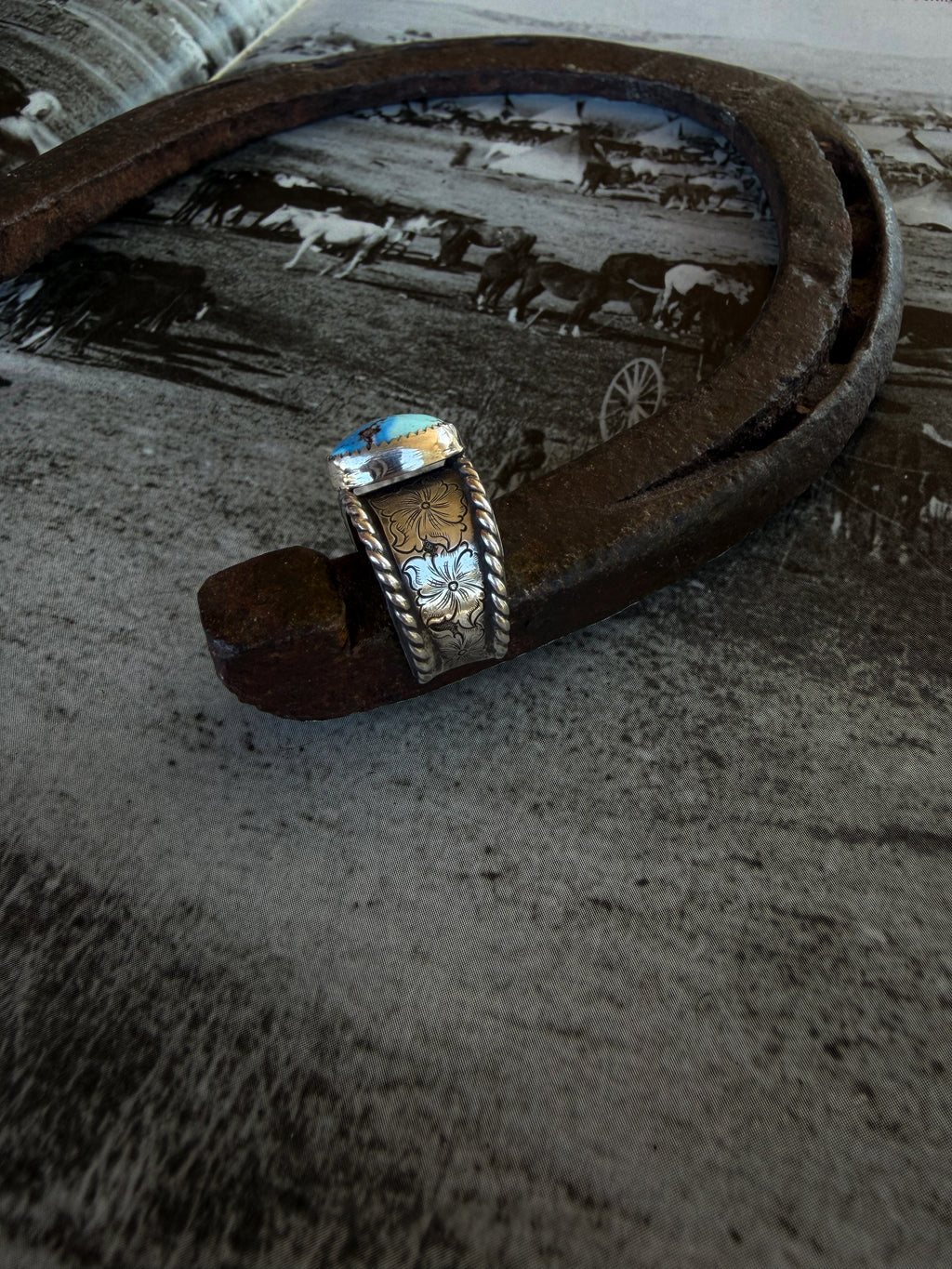 Golden hills flower engraved ring