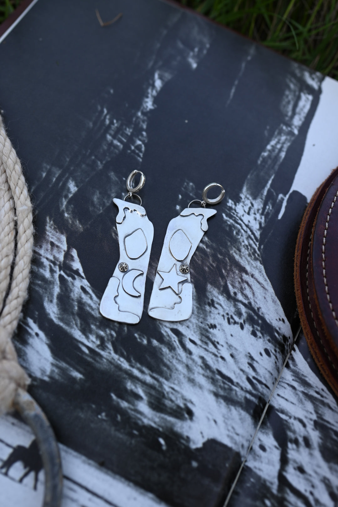 DAYDREAMIN LEGGIN EARRINGS 🌙⭐️