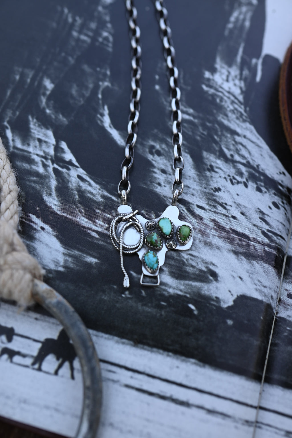 Saddle necklace chunky chain
